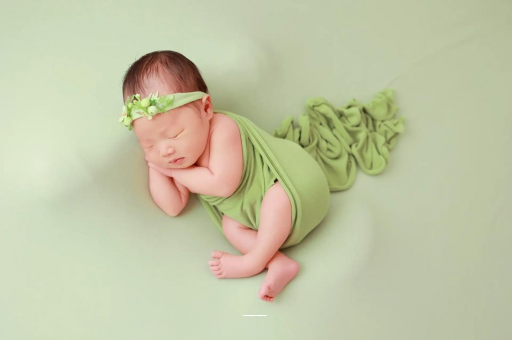 三河宝宝拍嗝吐奶